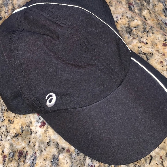 black asics hat
